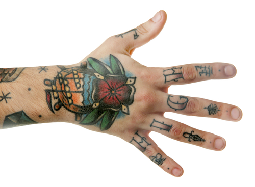 医師が教える 手の甲にある刺青にはデメリットが多い 除去する方法とは ブログ 名古屋タトゥー除去どっとこむ