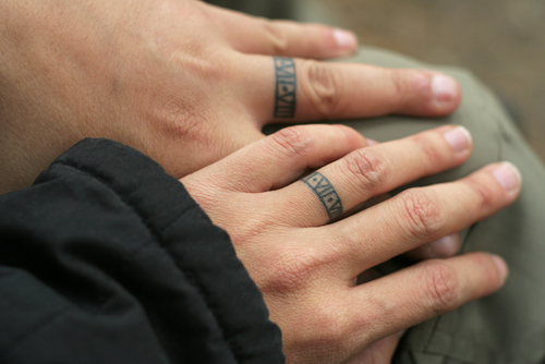 医師が教える 意外 指に入れている刺青にはこんな意味がある ブログ 名古屋タトゥー除去どっとこむ
