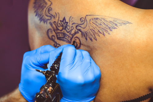 医師が教える 羽の刺青が皮肉になる 改めて意味をチェック ブログ 名古屋タトゥー除去どっとこむ